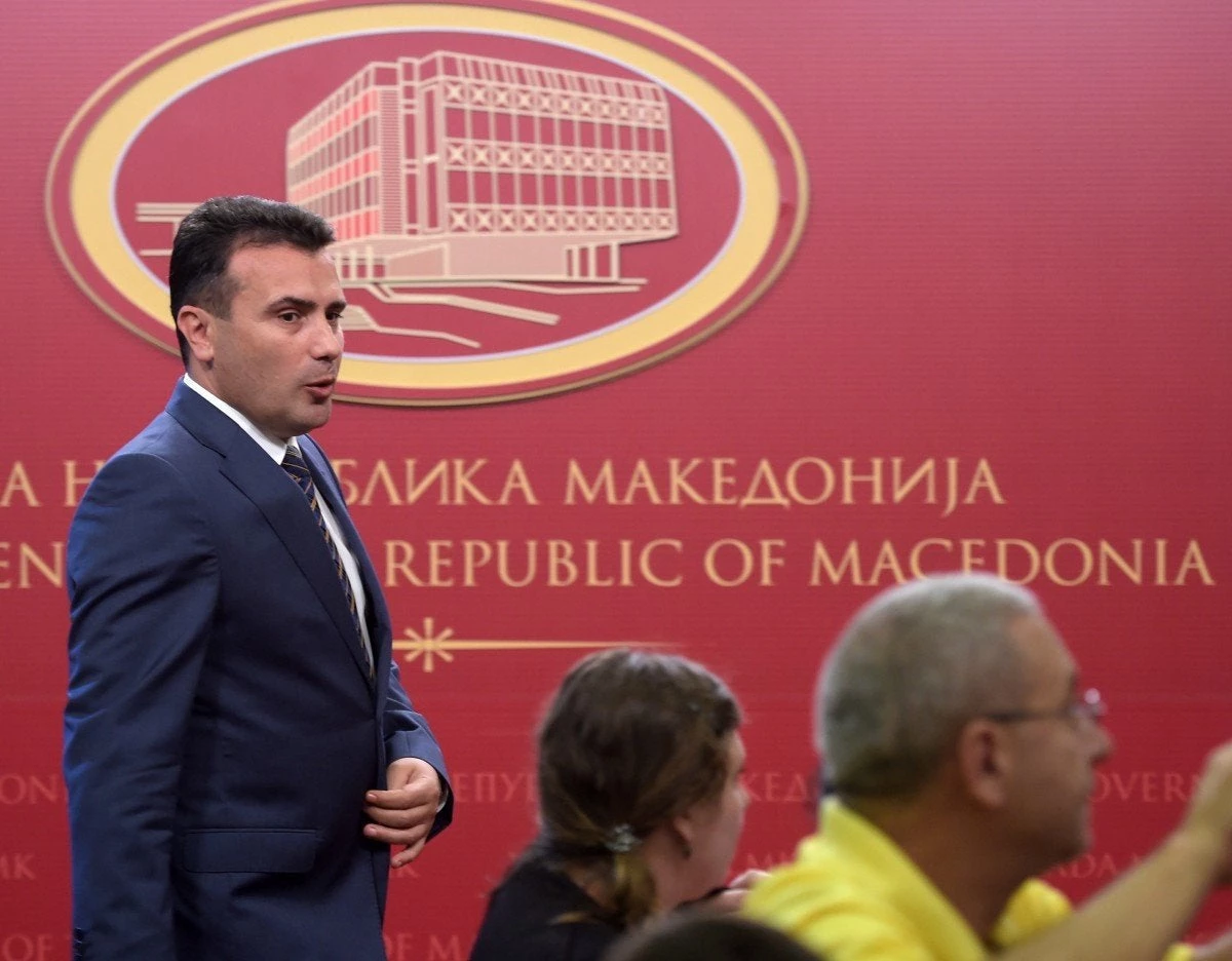 Πολιτική αναταραχή στα Σκόπια – Ζάεφ: «11 βουλευτές του VMRO θα μας στηρίξουν» – Διαψεύδει κατηγορηματικά η αντιπολίτευση